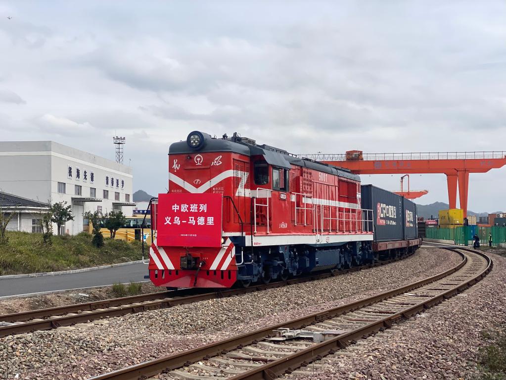 义乌中欧班列十年累计开行突破6700列，发送货物超67万标箱